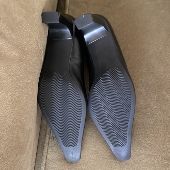 Classic and beautiful leather shoes CAPRICE, size 9M, made in Germany - Picture 9 of 13